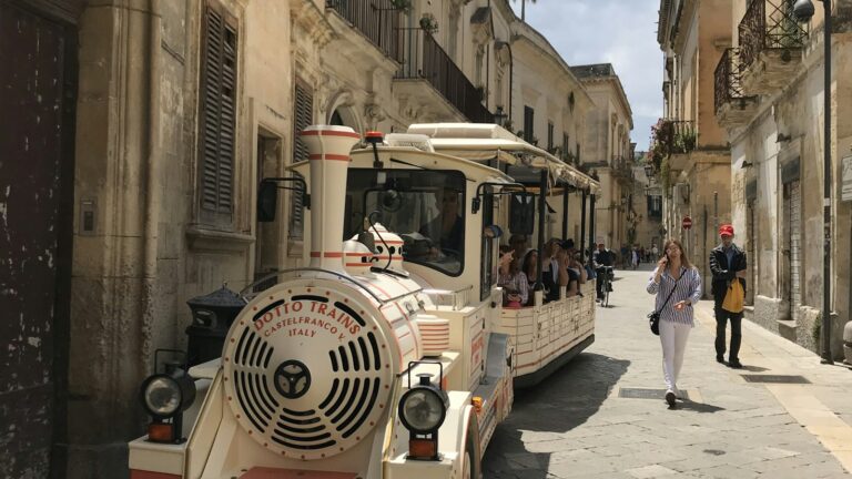 Lecce Tourist Train: Route, Timetable, Tickets and Where It Starts (2026) Lecce Tourist Train: Route, Timetable, Tickets and Where It Starts (2026)